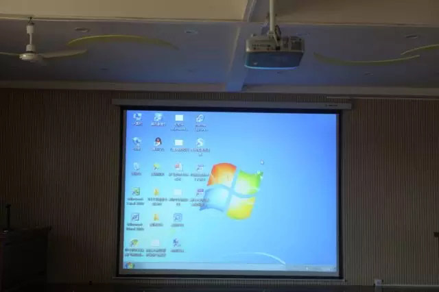 對于他們來說，一臺投影儀，是曾經不敢奢求的夢，現在，廣東博皓來幫助他們圓夢