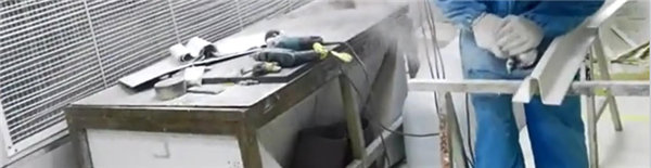 傳統(tǒng)打磨設(shè)備有諸多缺點(diǎn):灰塵大、污染環(huán)境、傷害身體健康、耗電過多