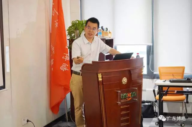 金陵力聯(lián)思有限公司工程師徐秀華講解《樹脂、膠衣產(chǎn)品知識及應(yīng)用》